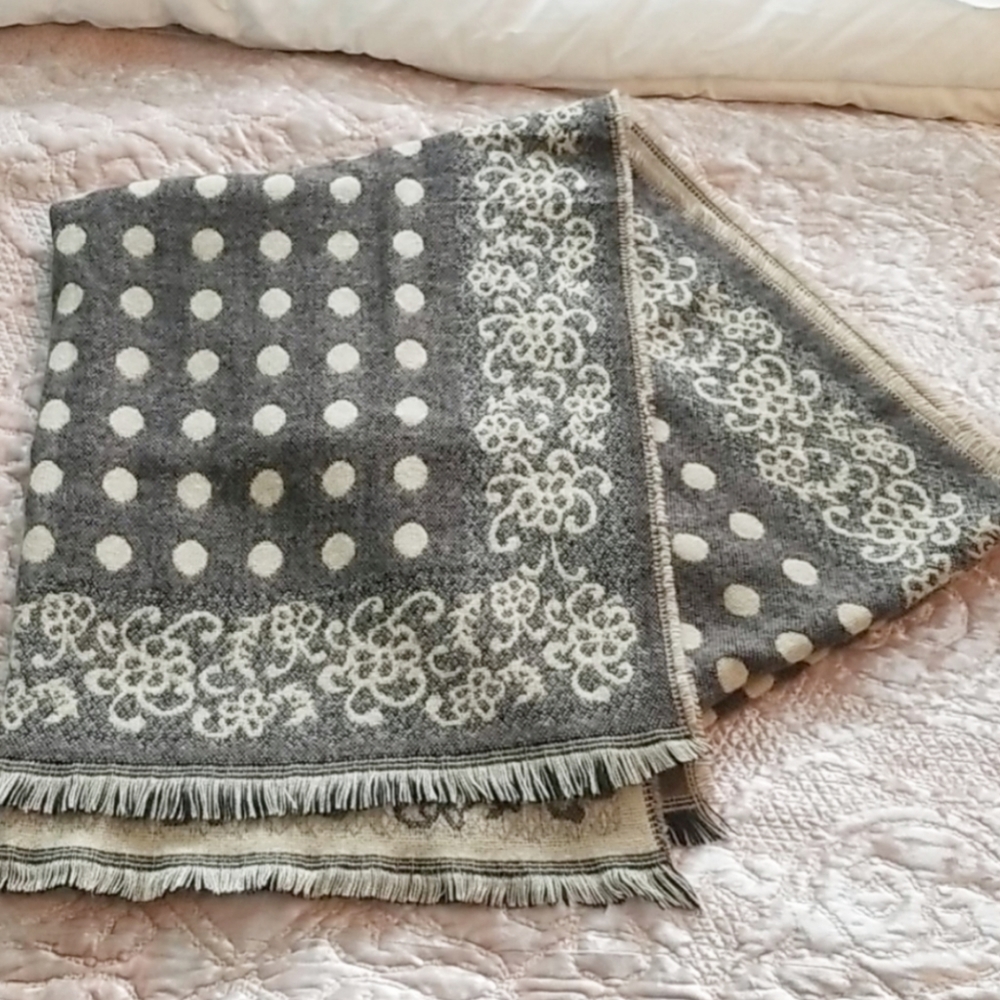 Cashmere floral dot scarf